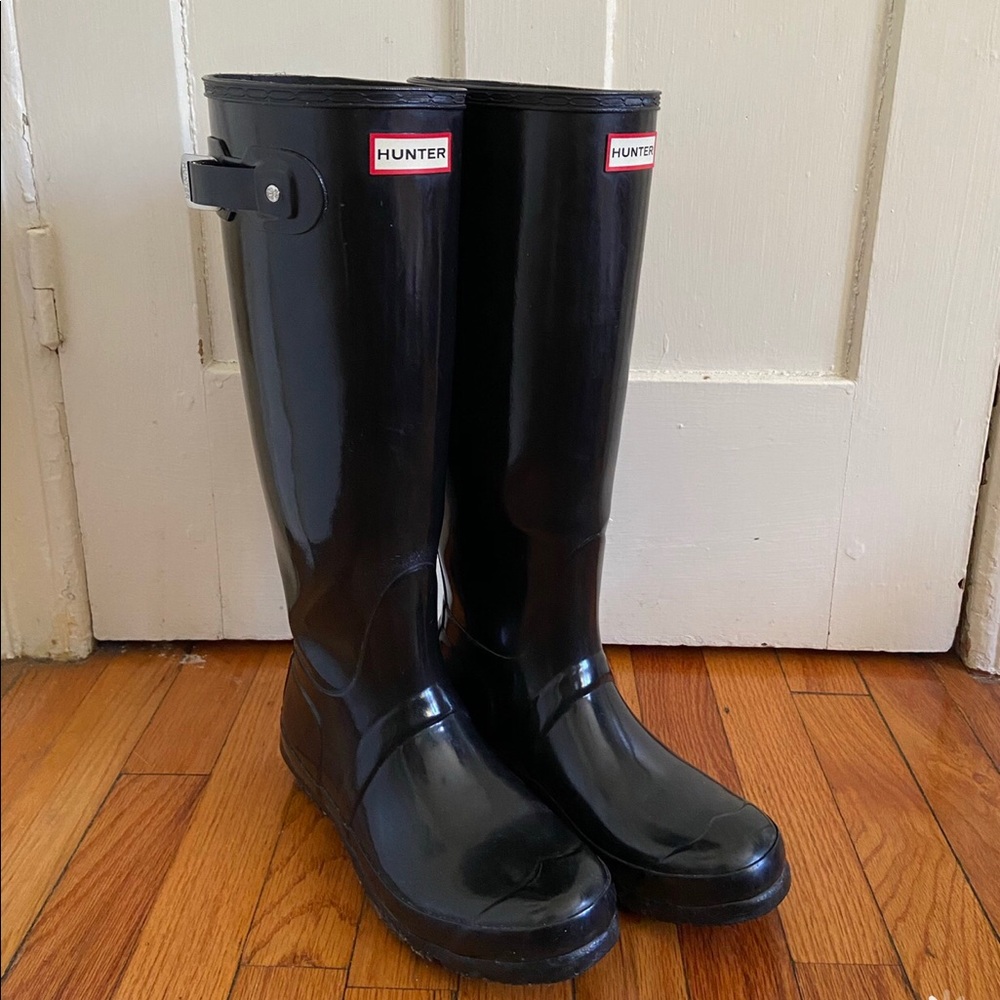 Women's Tall Rain Boots: Black - Boot Socks: Grey